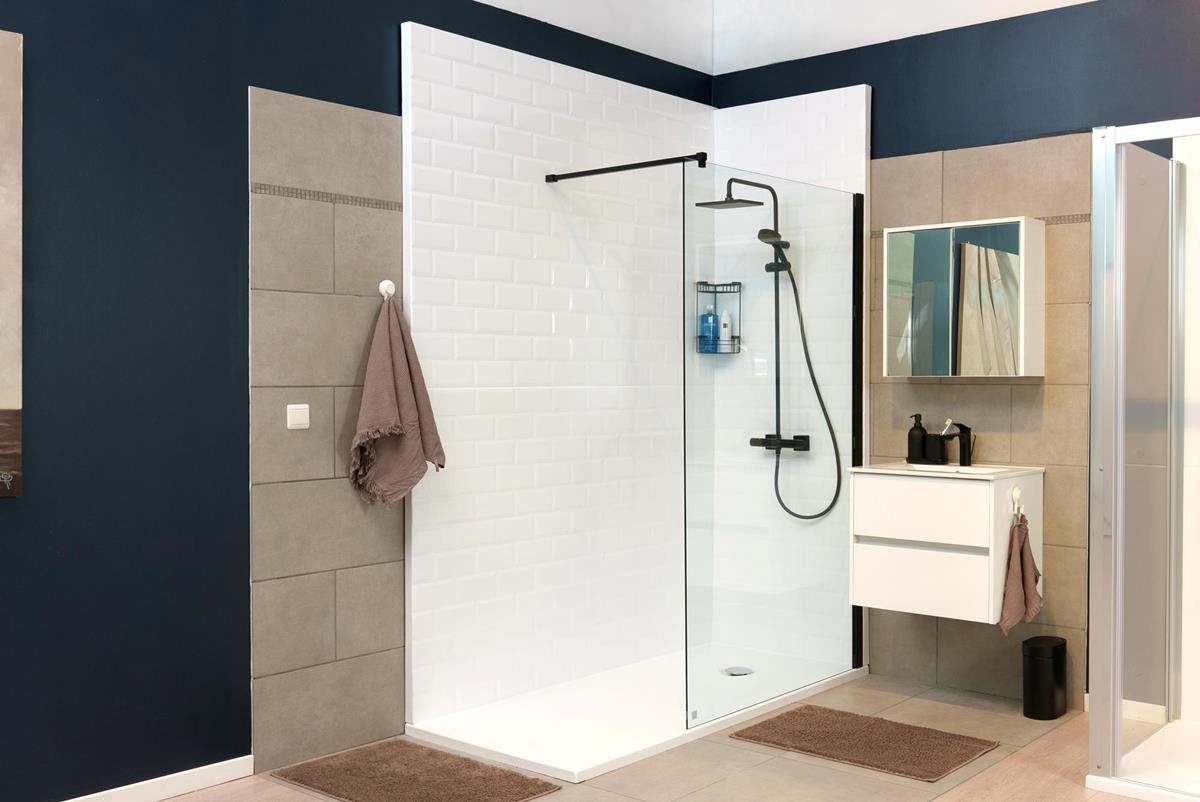 Op maat gemaakte design douchecabine geïnstalleerd in 1 dag.